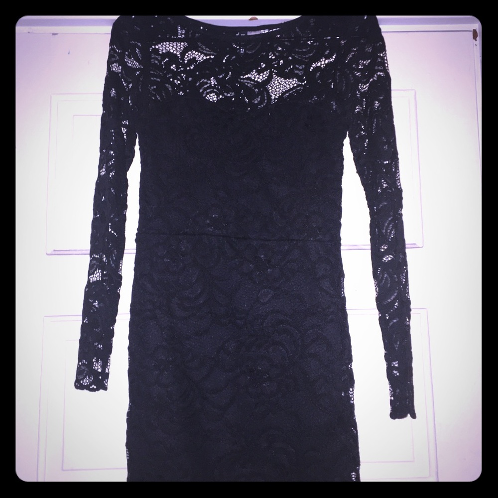 Size 6 Black lace long-sleeved dress